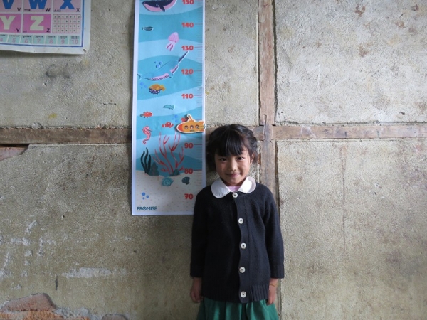 상반기 키재기 만들기 캠페인 완성품을 미얀마 친주(Chin State) 동바학교에 전달한 모습 사진;더프라미스 제공