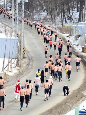 대관령 눈꽃 축제장에서 '국제 알몸마라톤' 대회 열려...1월 19일 오전 11시