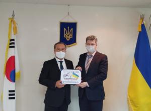 한국자총 서울시지부, 우크라이나 대사관에 평화기금 1000만원 전달